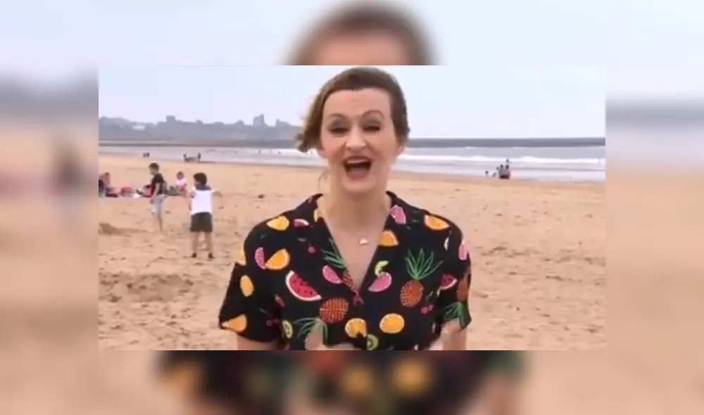 Un niño vio que una reportera estaba haciendo una transmisión y decidió interrumpirla con un gracioso baile. Foto: Facebook Un niño vio que una reportera estaba haciendo una transmisión y decidió interrumpirla con un gracioso baile. Foto: Facebook