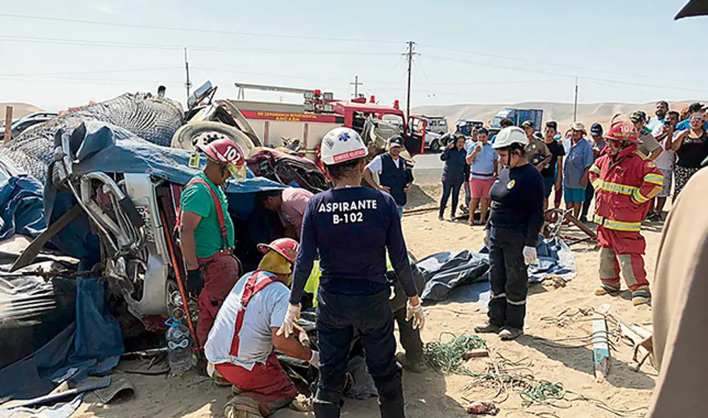 Choque de bus deja 16 muertos y 50 heridos en Arequipa Choque de bus deja 16 muertos y 50 heridos en Arequipa