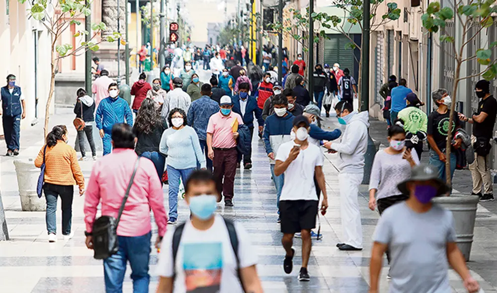 Nueva convivencia. A partir del primero de julio –salvo en siete regiones–, la cuarentena terminará. El toque de queda será entre las 10 de la noche y las 4 de la mañana. Nueva convivencia. A partir del primero de julio –salvo en siete regiones–, la cuarentena terminará. El toque de queda será entre las 10 de la noche y las 4 de la mañana.