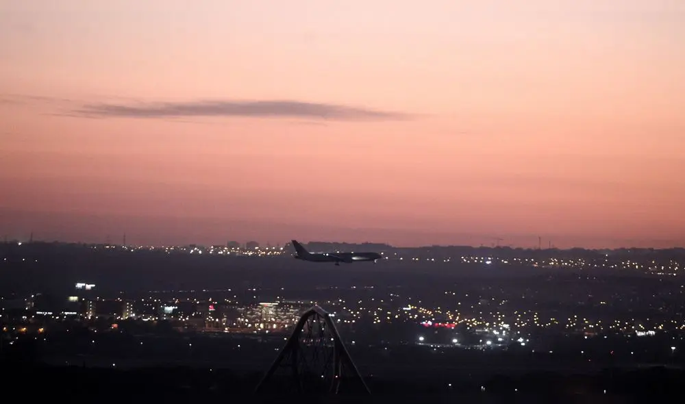 Durante el vuelo, el capitán del avión Air Canadá avisó que se debían deshacer del combustible para aterrizar. (Foto: 65 y más)