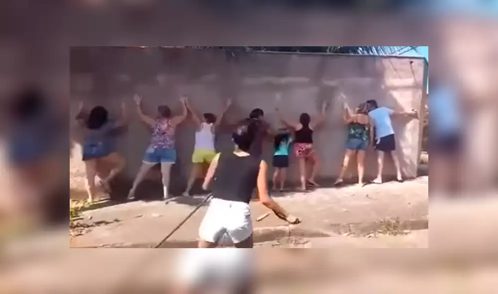 Facebook: Pensaron que familia era intervenida por policías, pero se llevan tremenda sorpresa [VIDEO]