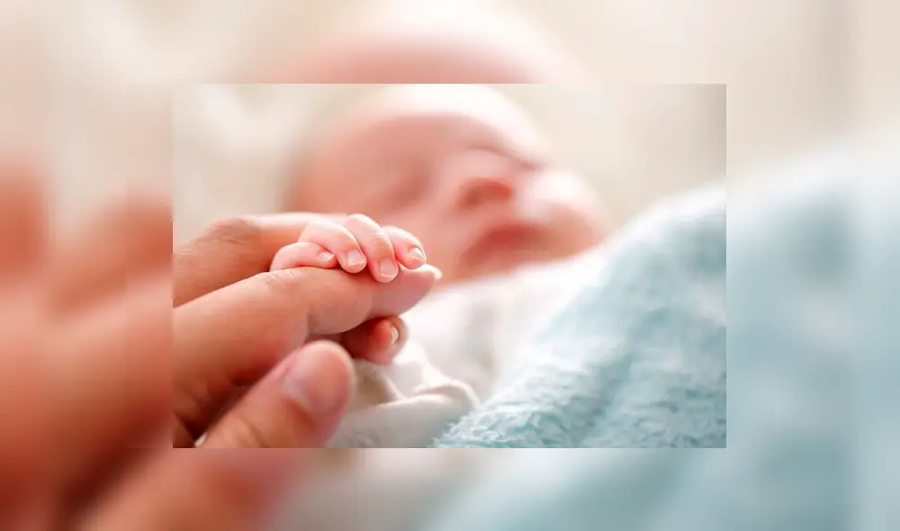 Bebé muere al no ser sujetado por los médicos durante el parto 