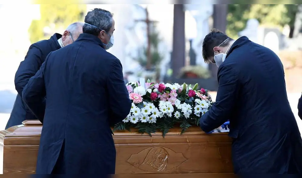 Permitir que las personas acudan a los entierros, correctamente protegidos, evitará un "sufrimiento mayor", refirió la institución religiosa. (Foto: RTVE) Permitir que las personas acudan a los entierros, correctamente protegidos, evitará un "sufrimiento mayor", refirió la institución religiosa. (Foto: RTVE)