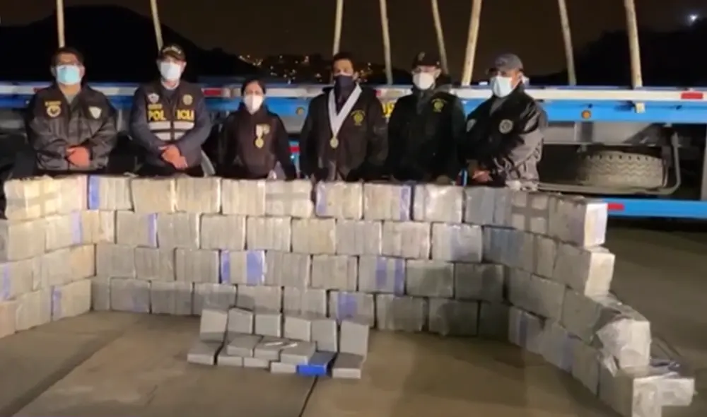 La Policía logró intervenir el camión de carga pesada con media tonelada de cocaína oculta. (Foto: Captura América)
