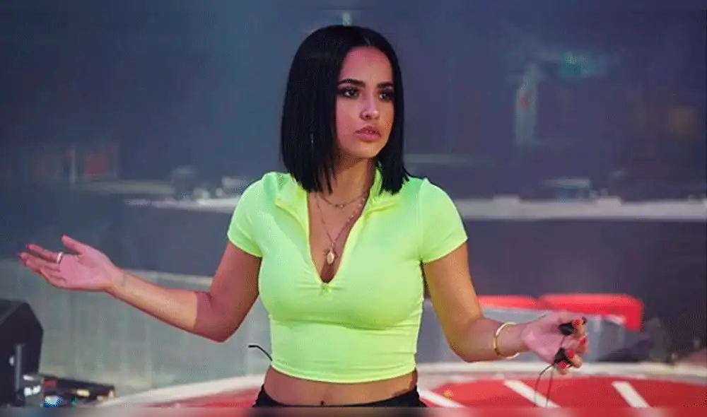 Becky G luce irreconocible sin pestañas postizas ni maquillaje [VIDEO]