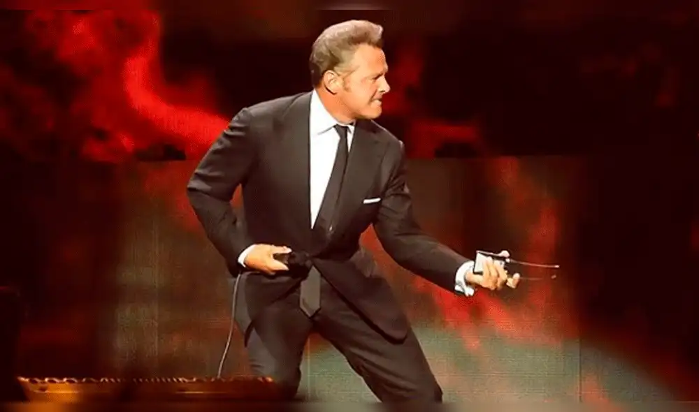 ¿Luis Miguel cantó ebrio en concierto? [VIDEOS]