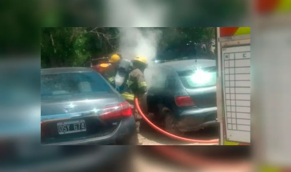 Quiso cocinar el asado más rápido, guardó las brasas en la maletera y casi explota su auto 
