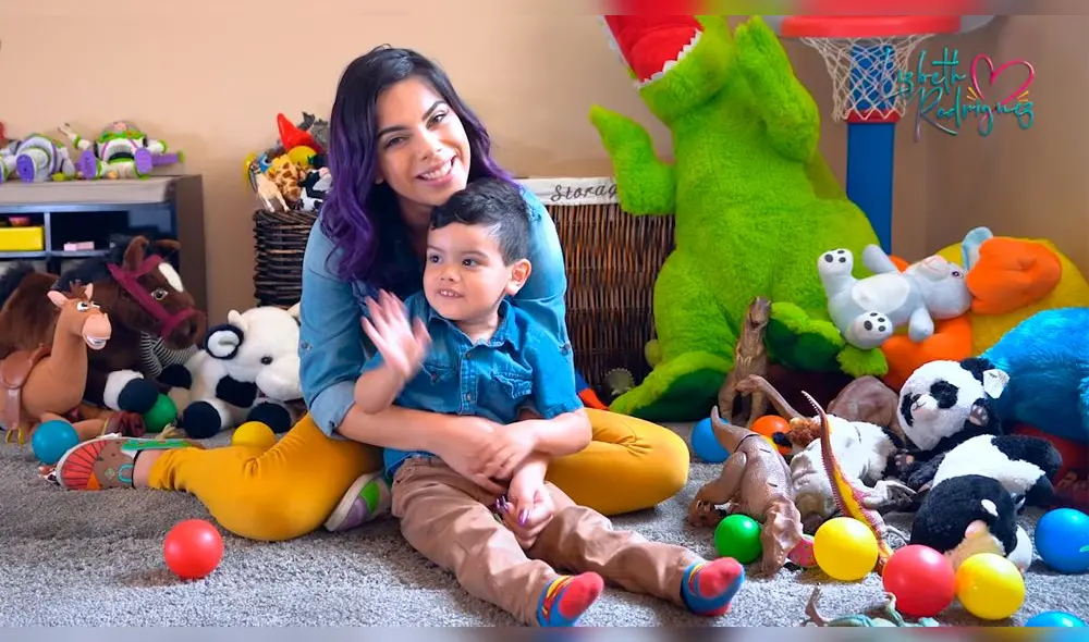 Chica Badabun presenta a su hijo Eros en Youtube