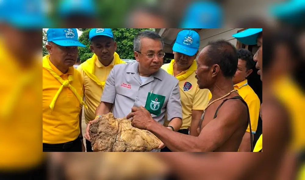 El hombre desconocía que lo que había encontrado en el mar valía más de 300 mil dólares. Foto: captura El hombre desconocía que lo que había encontrado en el mar valía más de 300 mil dólares. Foto: captura