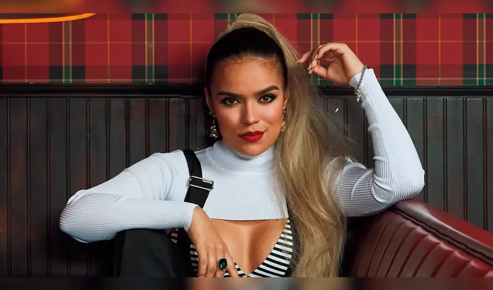 Karol G sorprende con sensual foto en bikini y enloquece a fans