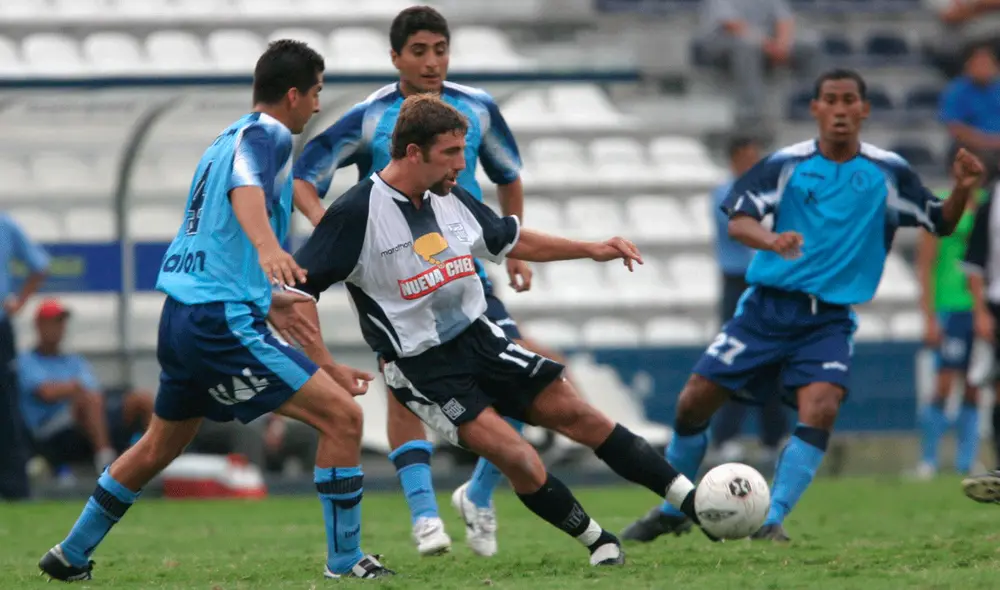 Alianza Lima pasó por tres entrenadores distintos en 2005. Foto: Archivo GLR Alianza Lima pasó por tres entrenadores distintos en 2005. Foto: Archivo GLR