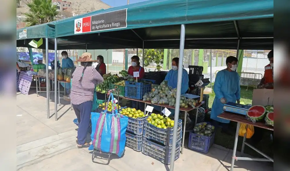 Los mercados itinerantes 'De la Chacra a la Olla' cumplen con protocolos sanitarios para garantizar el bienestar de los vendedores y compradores. (Foto: Twitter/Minagri)
