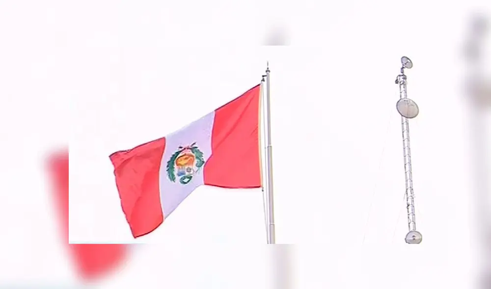 Por error, izaron al revés la bandera del Perú. Créditos: Captura Canal N.