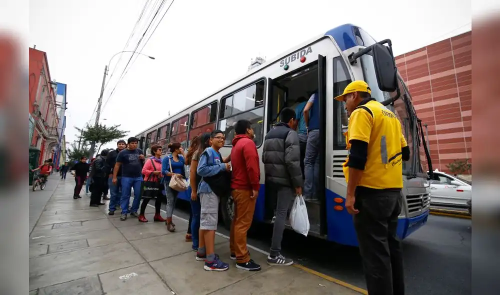 A 3 años de su inicio, el Corredor Azul no tiene ni una sola ruta alimentadora 