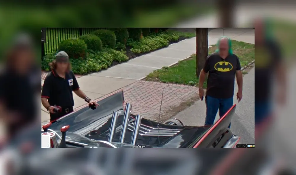 Gracias a las cámaras de Google Maps, un usuario encontró el escondite de Batman con su ‘Batimóvil’ en una situación muy extraña por las peligrosas calles de Estados Unidos. Gracias a las cámaras de Google Maps, un usuario encontró el escondite de Batman con su ‘Batimóvil’ en una situación muy extraña por las peligrosas calles de Estados Unidos.