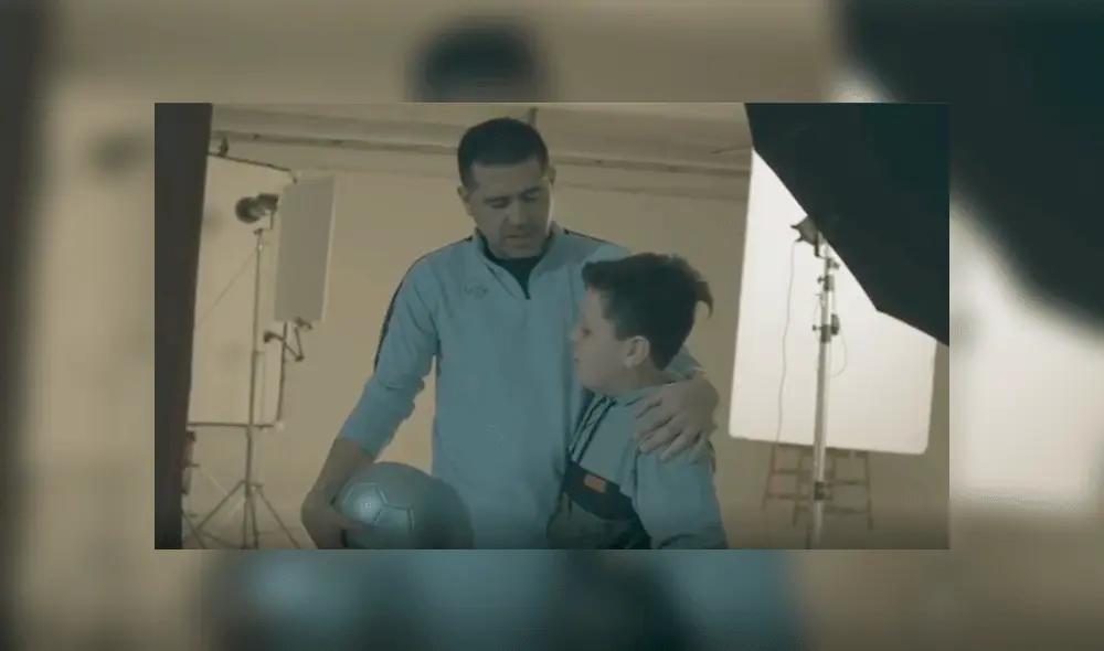 Riquelme y el niño del alambrado Riquelme y el niño del alambrado