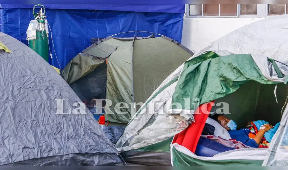 Hospital COVID-19 Arequipa. Decenas de pacientes esperan en carpas instaladas en las afueras del nosocomio. Hospital COVID-19 Arequipa. Decenas de pacientes esperan en carpas instaladas en las afueras del nosocomio.