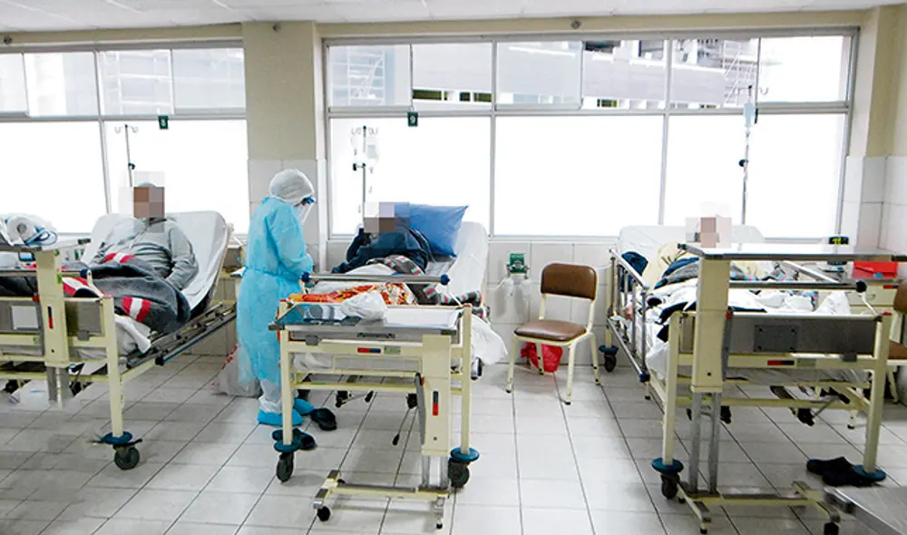 Atención prioritaria. Después que La República reveló que los policías enfermos estaban en los pasillos del hospital, las autoridades acondicionaron camas para que reciban tratamiento. Atención prioritaria. Después que La República reveló que los policías enfermos estaban en los pasillos del hospital, las autoridades acondicionaron camas para que reciban tratamiento.