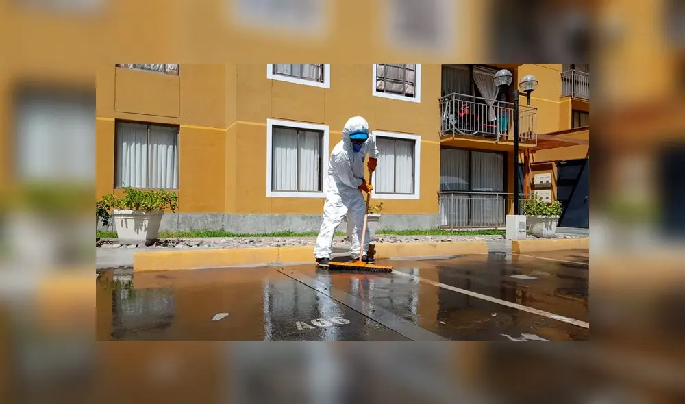 Personal municipal continúa con la desinfección de las vías peatonales. Foto: URPI-GLR. Personal municipal continúa con la desinfección de las vías peatonales. Foto: URPI-GLR.