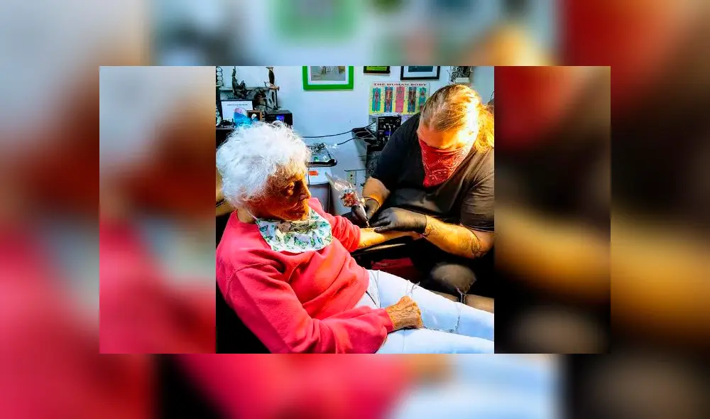 Desliza la imagen compartida en Facebook para ver el tatuaje de la mujer. Teresa Gomez/CNN