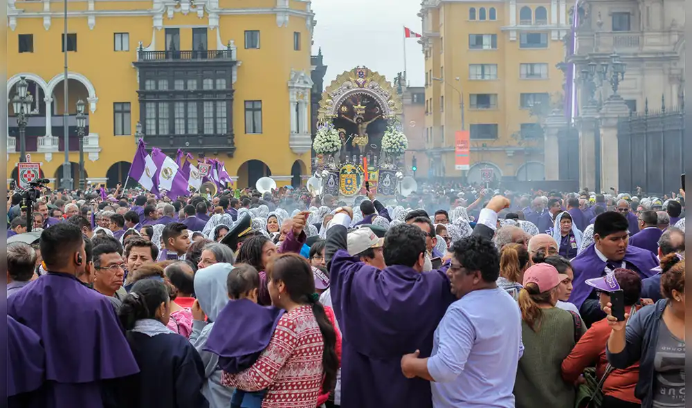 Hasta el momento, el Señor de los Milagros ha tenido tres recorridos procesionales. (Foto: La República) Hasta el momento, el Señor de los Milagros ha tenido tres recorridos procesionales. (Foto: La República)