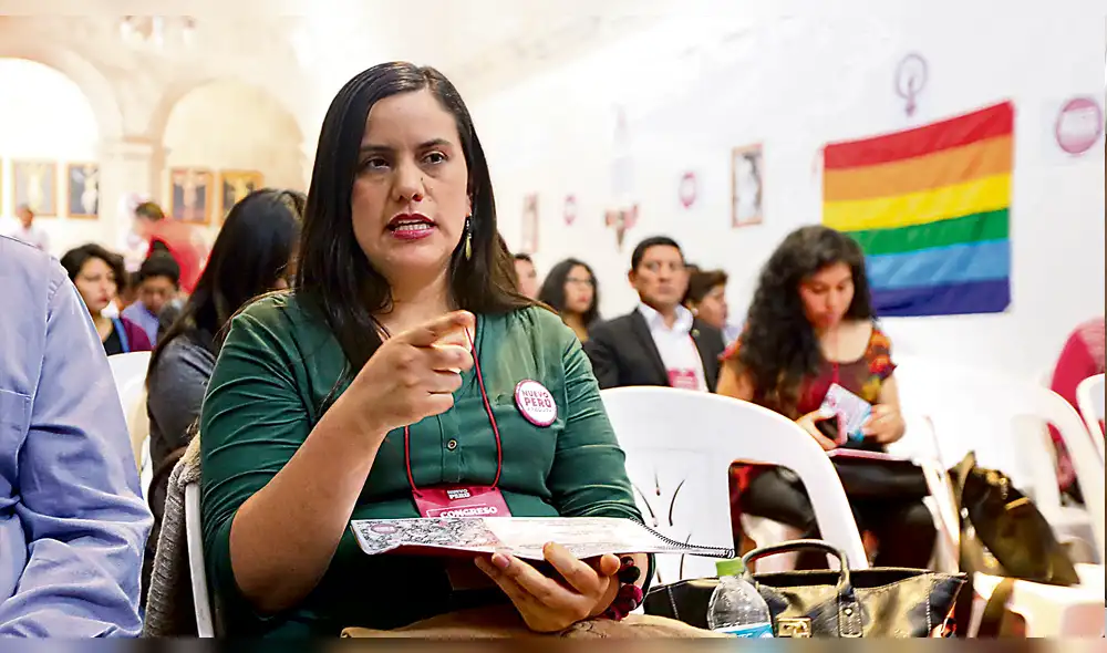 Verónika Mendoza: Quieren llenar la política de narcos