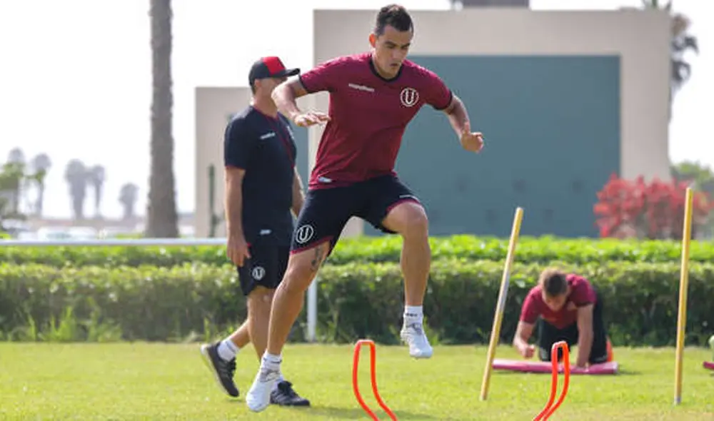 Ivan Santillan juega su primera temporada con Universitario.