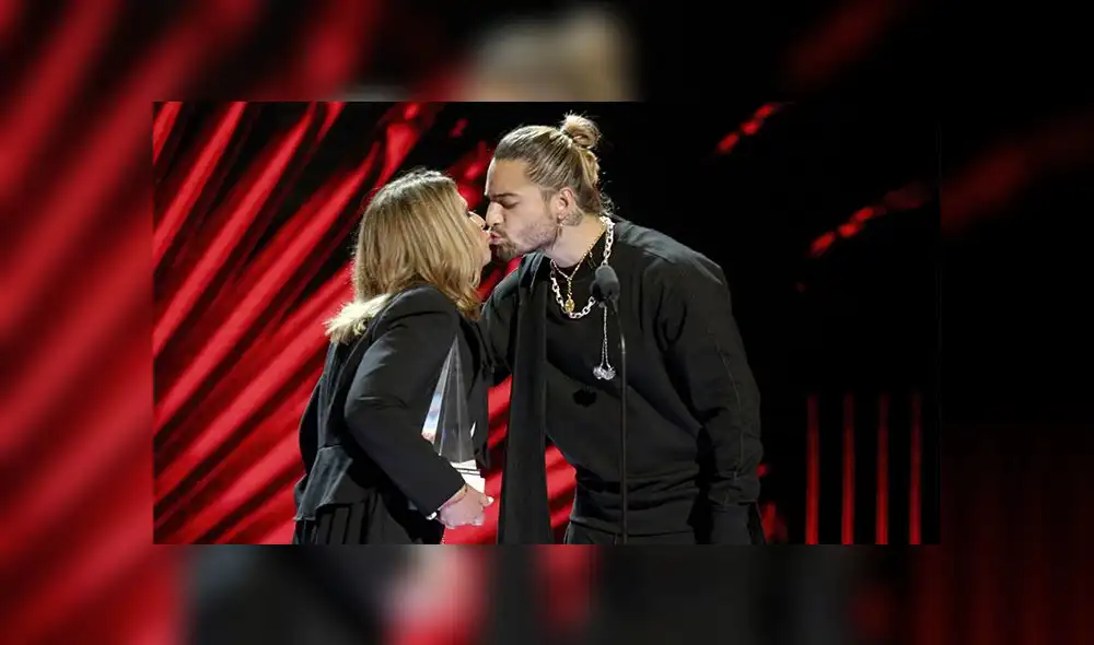 Ana María Polo le robó un beso a Maluma en los Latin AMAs 2018 [VIDEO]