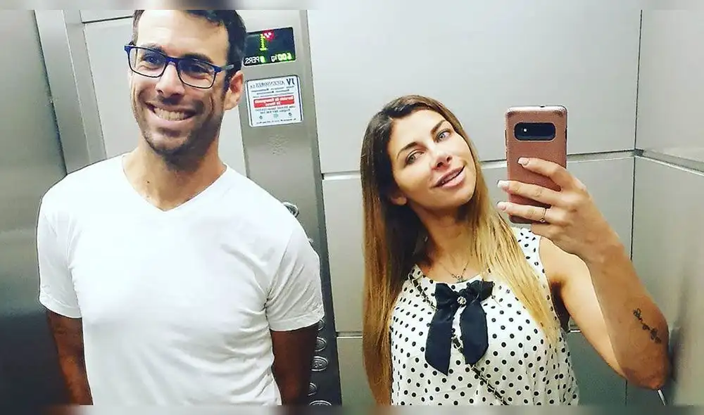 La pareja de la argentina pasó un incómodo momento mientras jugaban a imitar animales marinos.