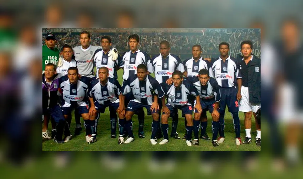 Alianza Lima 2004. El equipo que dio dos vueltas olímpicas en el mismo año ante Cristal. Alianza Lima 2004. El equipo que dio dos vueltas olímpicas en el mismo año ante Cristal.