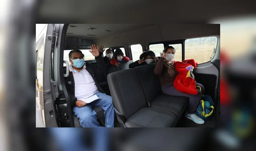 Pacientes recuperados retornan a sus hogares agradecidos con el personal que los atendió. (Foto: EsSalud)