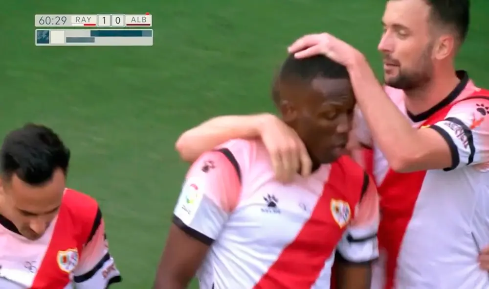 Luis Advíncula marcó un golazo en el partido del Rayo Vallecano contra Albacete por la fecha 20 de LaLiga 2 de España. | Foto: Movistar+