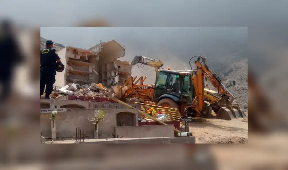 Demuelen mausoleo terrorista en cementerio de Comas [VIDEO]