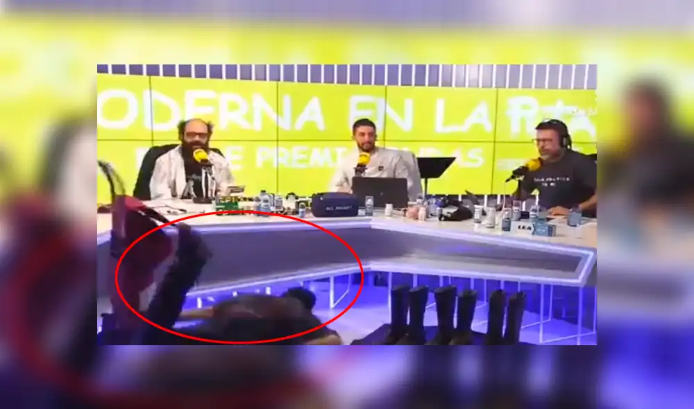 El hombre intentó abandonar el set, pero perdió el equilibrio y cayó de cara contra el suelo. Foto: captura. El hombre intentó abandonar el set, pero perdió el equilibrio y cayó de cara contra el suelo. Foto: captura.