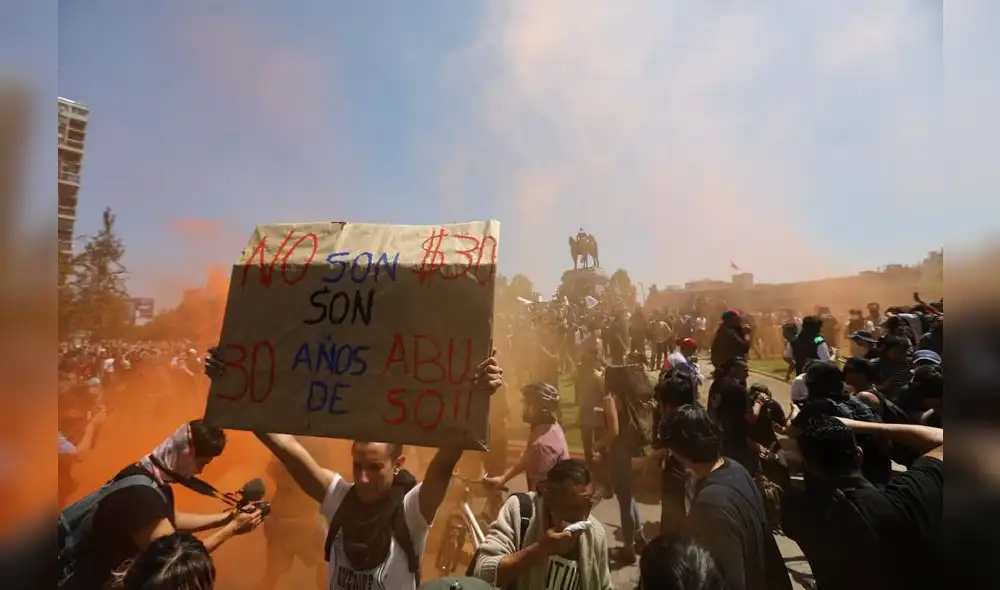 Las fotos que reflejan un Chile en crisis y colapsado por la violencia. Fotos: Jorge Cerdán Las fotos que reflejan un Chile en crisis y colapsado por la violencia. Fotos: Jorge Cerdán
