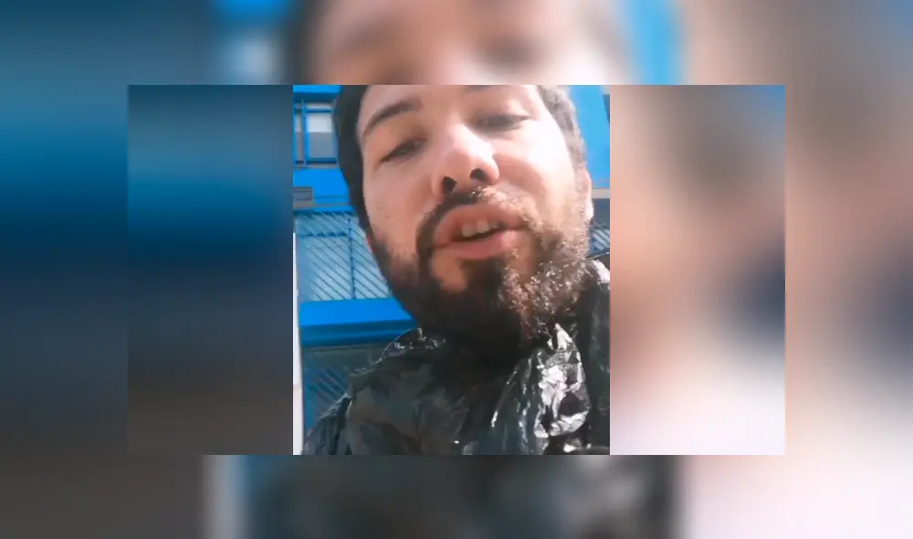 El muchacho publicó en su cuenta de Facebook el ingenioso método que utilizó para que le tomen su foto del pasaporte.