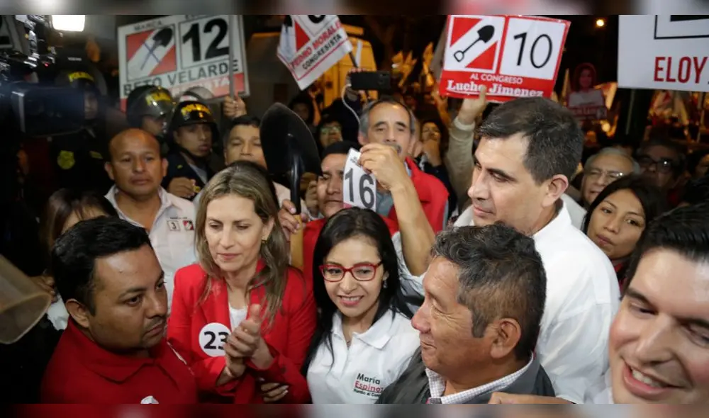Pese a liderar las encuestas, se ha reducido su popularidad en 0,6 %. Foto: La República.