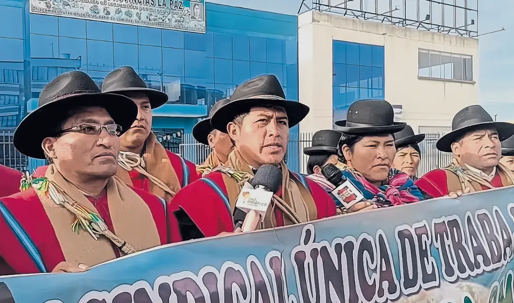 Ponchos rojos, Bolivia. Ponchos rojos, Bolivia.