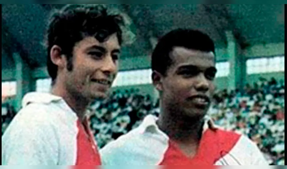 Roberto Chale confesó que su parada de balón ante Bulgaria la aprendió de Alejandro Villanueva. Roberto Chale confesó que su parada de balón ante Bulgaria la aprendió de Alejandro Villanueva.