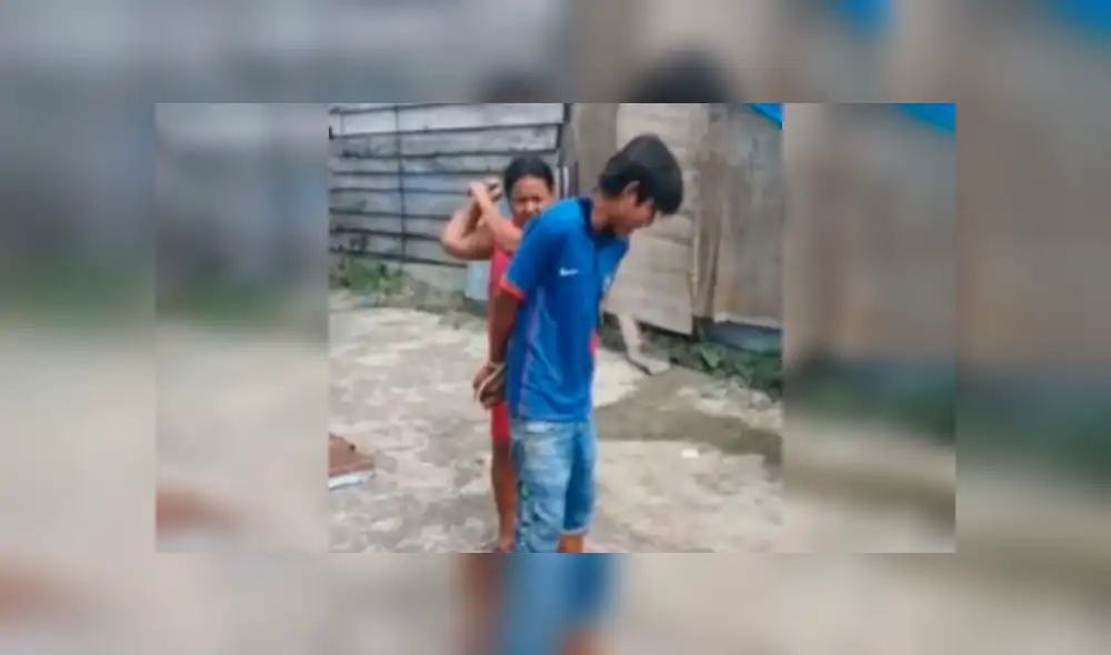 La madre del delincuente no dudó en castigarlo. Foto: Captura La madre del delincuente no dudó en castigarlo. Foto: Captura