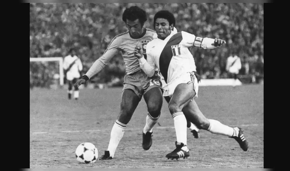 Héctor Chumpitaz se encuentra estable de salud tras ser ingresado a una clínica local por presentar síntomas semejando al coronavirus.