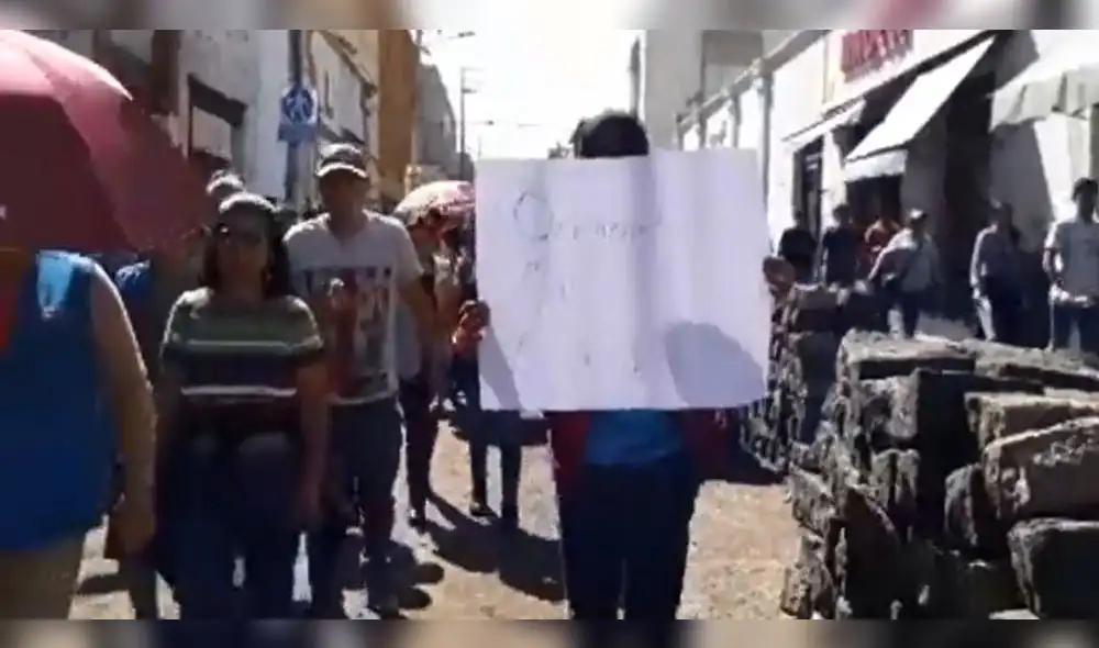 Comerciantes protestan contra comuna de Arequipa