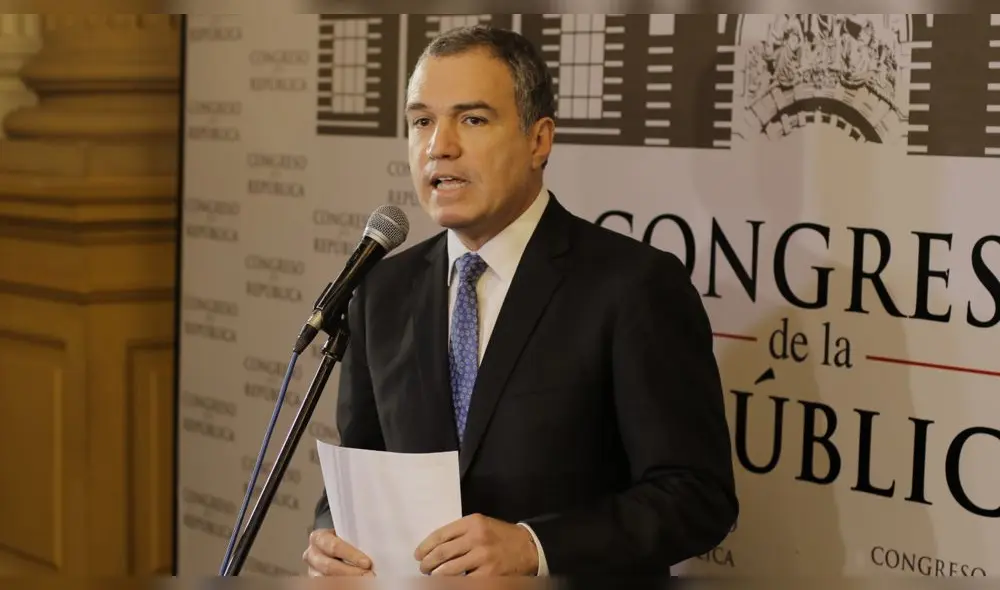 Del Solar acudió al Congreso para pedir poder participar del próximo Pleno y plantear la cuestión de confianza. Foto: La República. Del Solar acudió al Congreso para pedir poder participar del próximo Pleno y plantear la cuestión de confianza. Foto: La República.