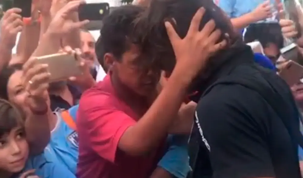 Edinson Cavani tuvo admirable gesto con niño brasileño al salir de la concentración uruguaya en la Copa América.