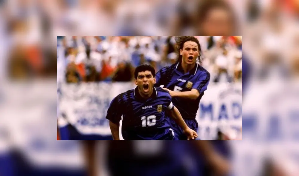 Maradona celebrando el gol con Fernando Redondo, volante de la 'albiceleste'. Foto: Google.