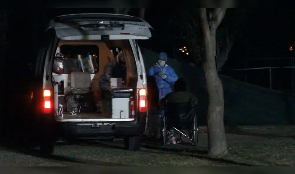 Arequipa: Trasladan a pacientes COVID-19 que están a la intemperie a otros establecimientos Arequipa: Trasladan a pacientes COVID-19 que están a la intemperie a otros establecimientos