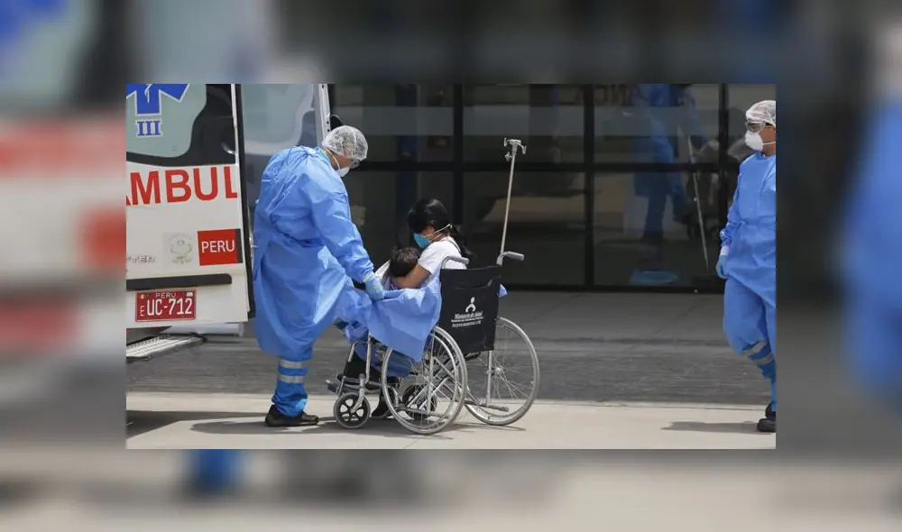 Menor fue trasladada luego ser atendida en el hospital de Vitarte por presentar problemas respiratorios. (Foto: Flavio Matos / La República) Menor fue trasladada luego ser atendida en el hospital de Vitarte por presentar problemas respiratorios. (Foto: Flavio Matos / La República)