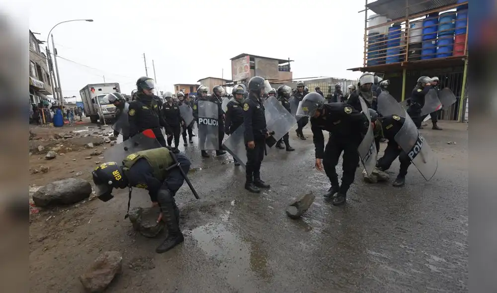 Vecinos de Carabayllo bloquearon la entrada de Canta exigiendo agua [FOTOS]