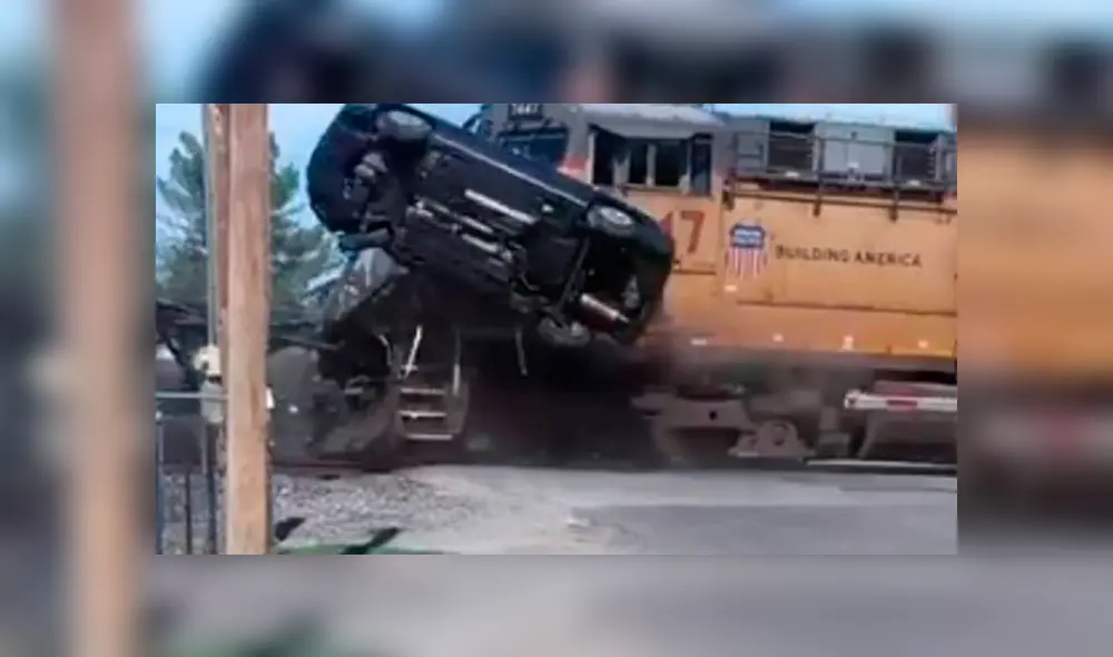 El tren iba a mucha velocidad por lo que fue imposible que no ocurriera. Foto: captura.