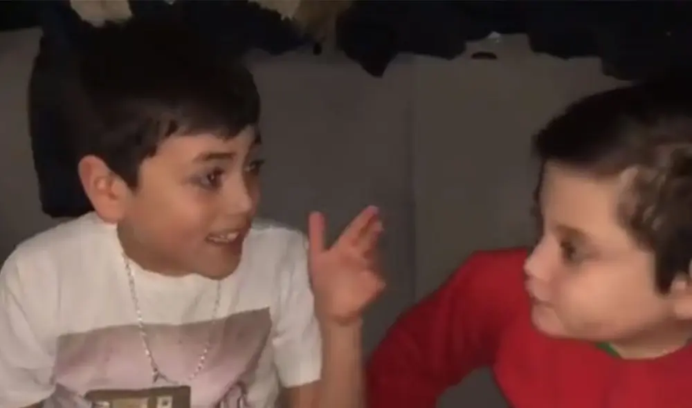 Desliza las imágenes para ver más detalles de esta emotiva escena protagonizada por dos pequeños hermanos. (Foto: captura / Facebook)